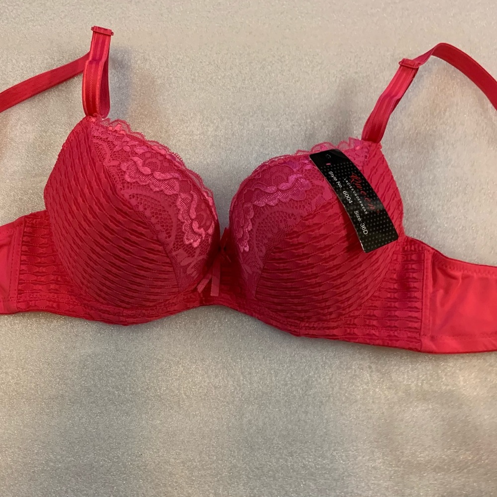 New Queen brand with tags 36 D hot pink underwire adjustable strap push up Bra